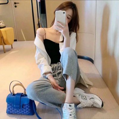 盛开的樱花林下
